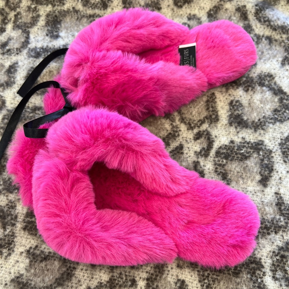 NWT Pink Faux Fur Slippers